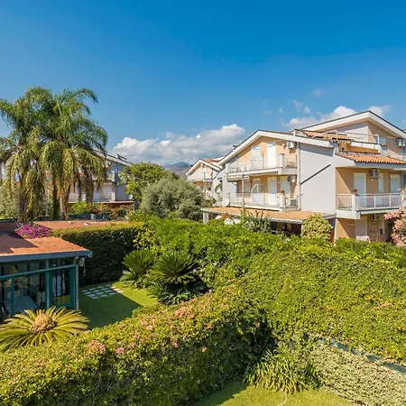 Oleandri * Giardini Naxos