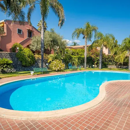 Oleandri Giardini-Naxos